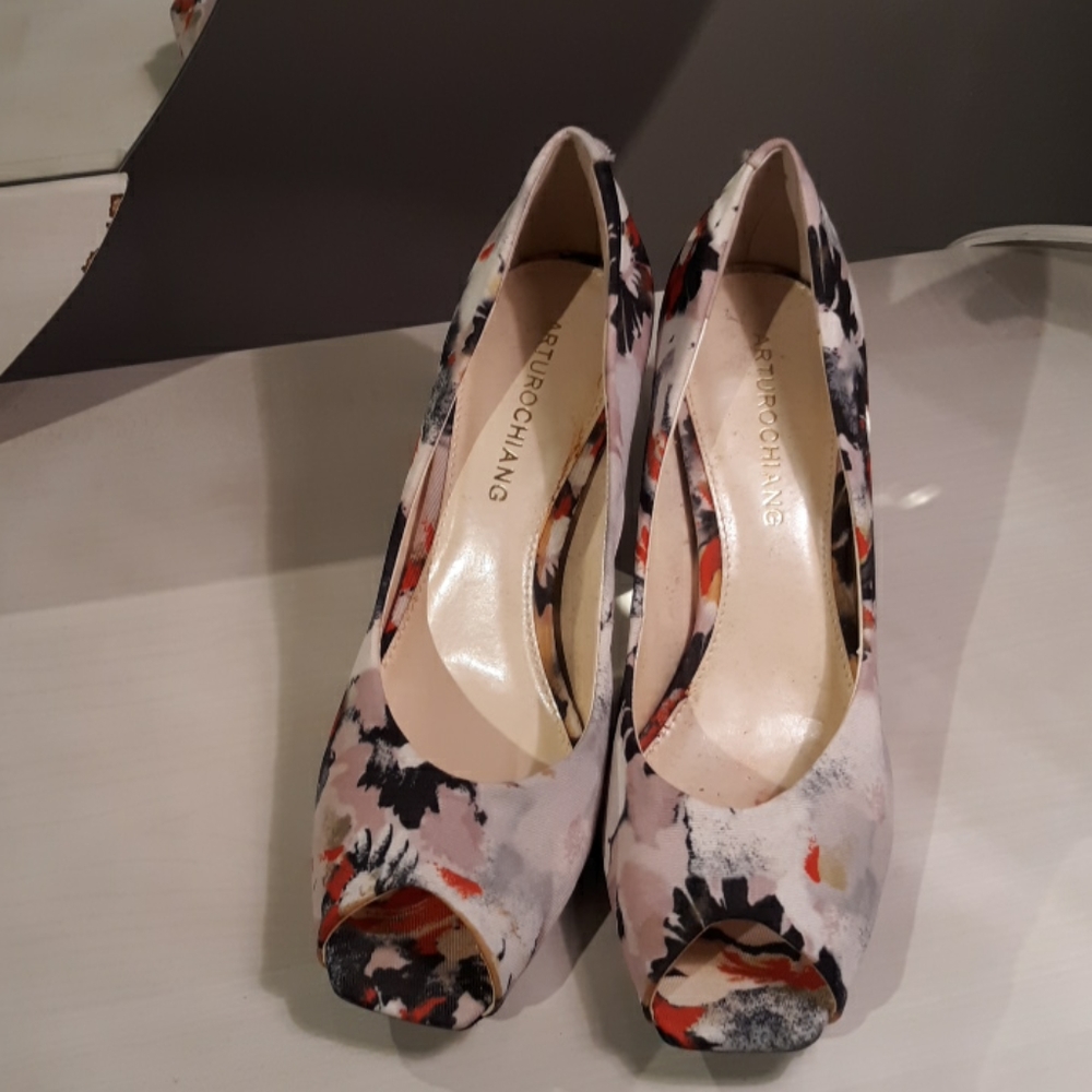 Shoes - Picture 4 of 4